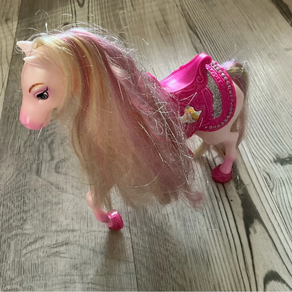 Vtg Disney Barbie princess pink horse with saddle sleeping beauty Aurora 10x9”